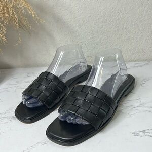 Vince Camuto Ladies Size 10M Nanchia Woven Sandals
Black